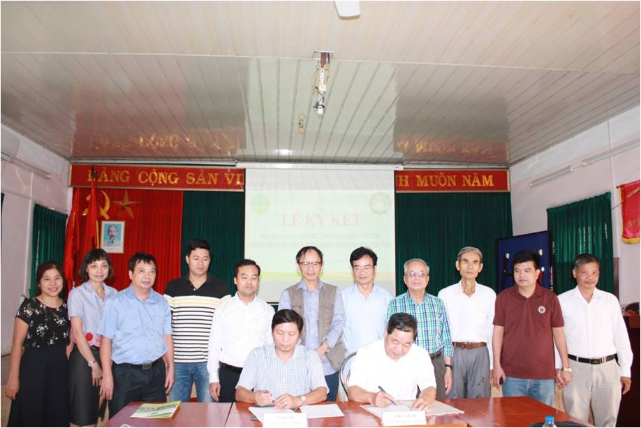 Ký kết thảo thuận hợp tác nghiên cứu, ứng dụng khoa học công nghệ giữa Viện Môi trường Nông nghiệp và Hiệp hội Nông nghiệp Hữu cơ Việt Nam